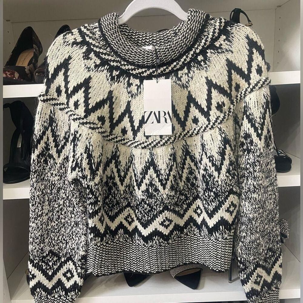 Zara Women's Black and White Jumper Size Small